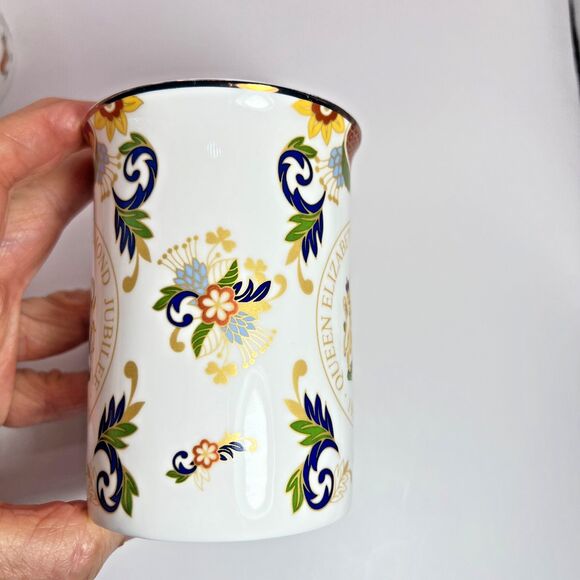 QUEEN Elizabeth Bone China Mugs s/2 Royal Worcester Diamond Jubille - Picture 2 of 8